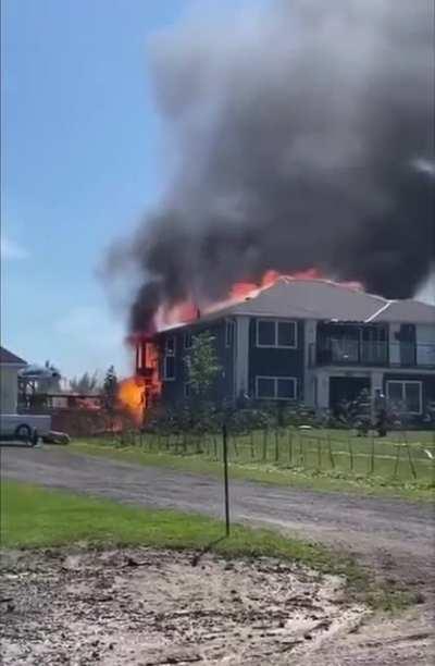 400 pound propane tank explodes just as firefighters start to approach the rear of a house fire