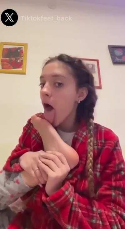 Ameuteur self foot worship 