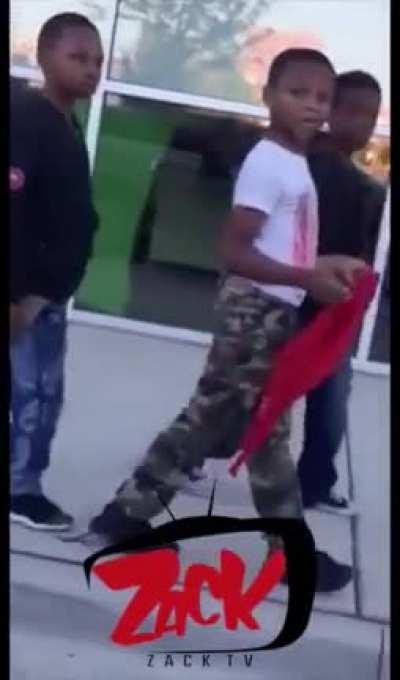 Oblock jits pulled up on by dude from Doggpound. Lil homie looked happy asl showin dat 🔫 😭