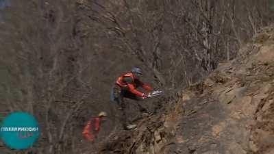 cHaiNsAw bReaKs mUtiLaTinG iTs oPerAtoR