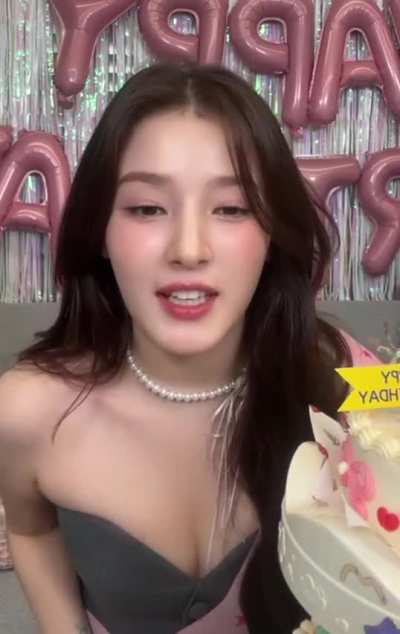 Ex-MOMOLAND - Nancy