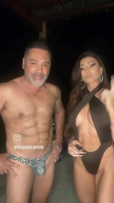 The golden boy oscar de la coke showcasing his golden D