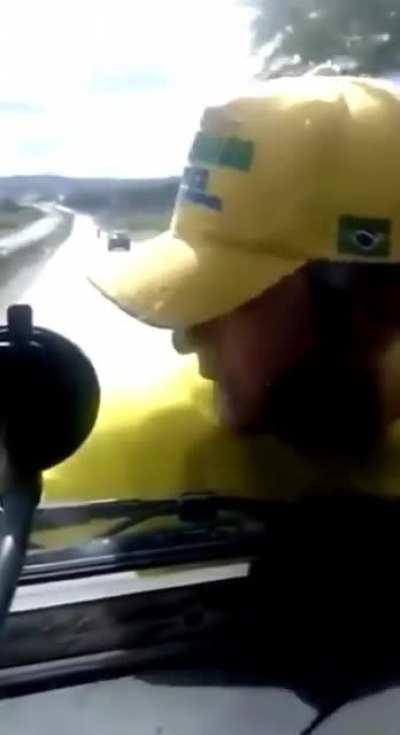 A truck driver giving a ride to a bolsominion