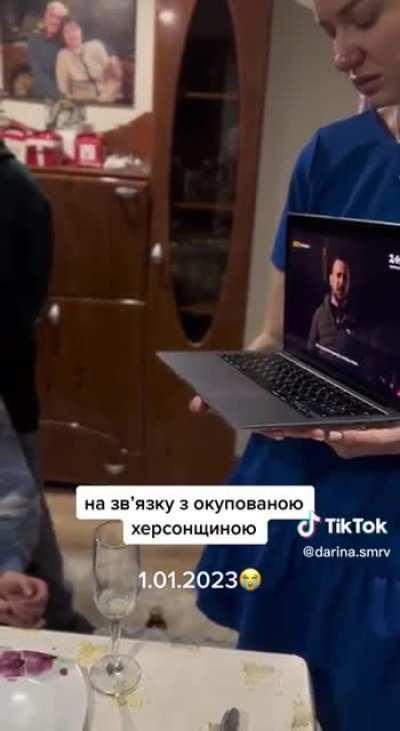 Ukrainian family in Kherson watches Zelenskyy's new year speech and rebroadcasts it to relatives in russian occupied territories where only russian propaganda is shown on tv