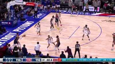 [Highlight] Kuzma sinks the game winning corner three with .6 seconds left!