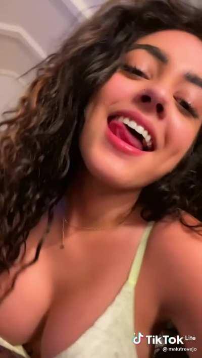 🔥Her Exclusive Latest Content + 2021 Updates (Her Free Album In Comment )