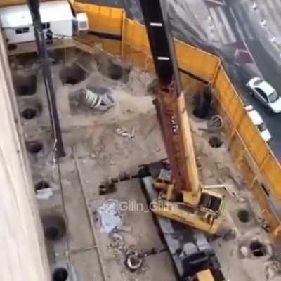 Falling pieces of the building in tehran date: 2/10/2020