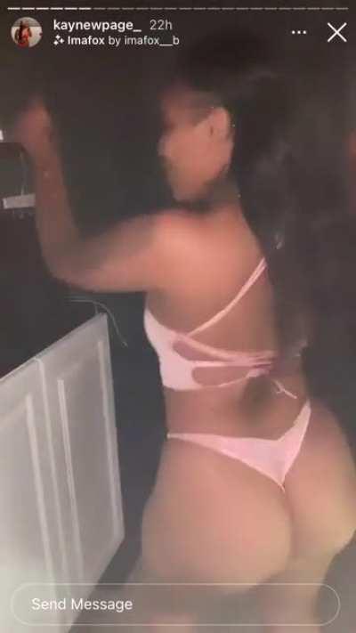 Her booty jiggles so elegantly 😩