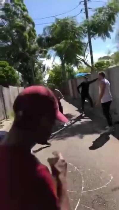 Two big aussies throwing down in a clean street fight