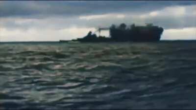 Please add muzzle flash and smoke to big guns in WT! (Battleship Bismarck firing against the battlecruiser HMS Hood)