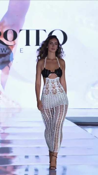 ‘All eyes on Priscilla for Miami Swim Week Show’ | IG May 2025