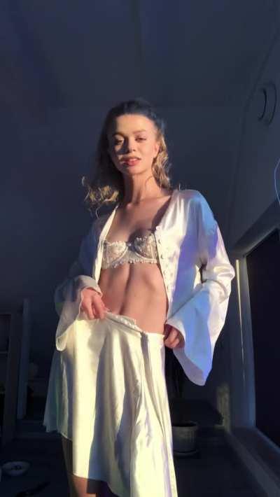 Be honest, would you cum to my nudes if I send you some?