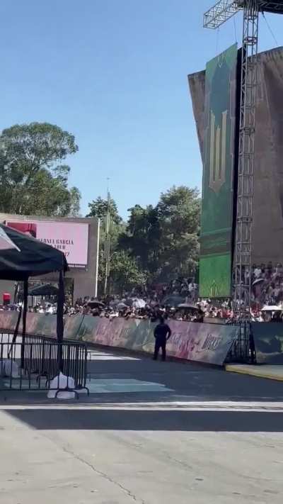  Fans at the Mexico City premiere of Wicked have broken the barricades 