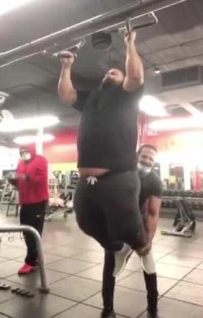This guy farted while the trainer was helping him do a pull up
