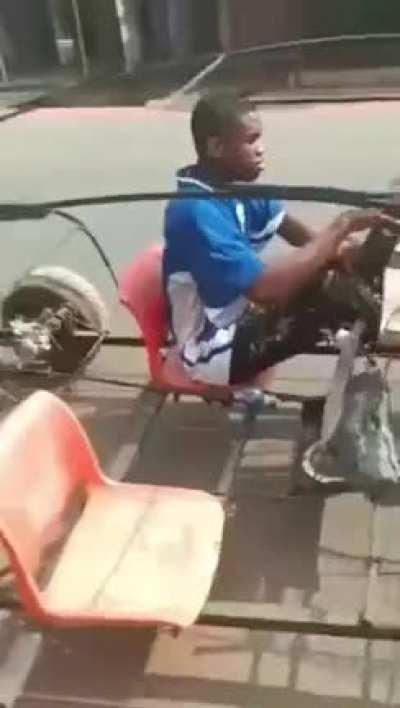 HOW MANY MILES PER GALLON DOES HE GET CAW CAW