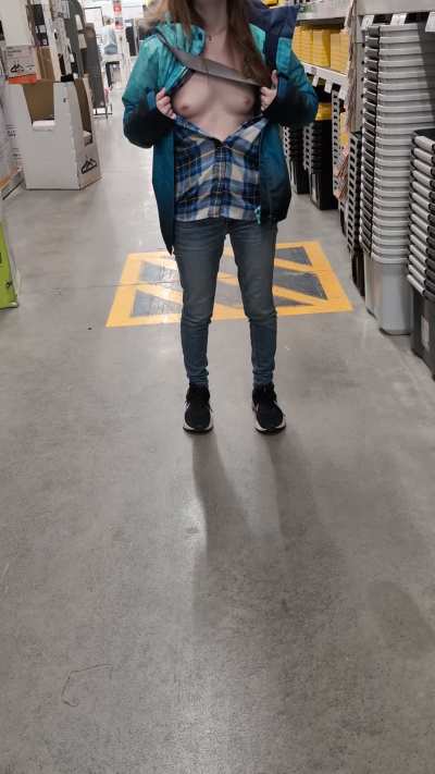 Flashing in a store with people behind me