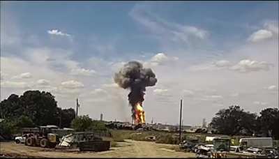 Firefly’s Alpha rocket second stage explodes during ground test. Briggs Texas, 2025-09-29