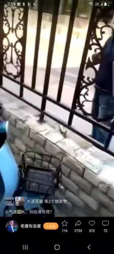 业主：你这是把我们这儿当监狱吗？ 施工者：这是为你们好！ 业主：这是我们家！ 施工者：这都是共产党的，不是你的。