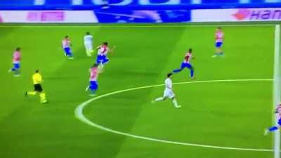 Vinicius jr drops Ángel Correa