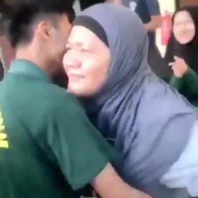 Students pretend to fight in order to get their teacher to go outside. They surprise her with a heartwarming moment.