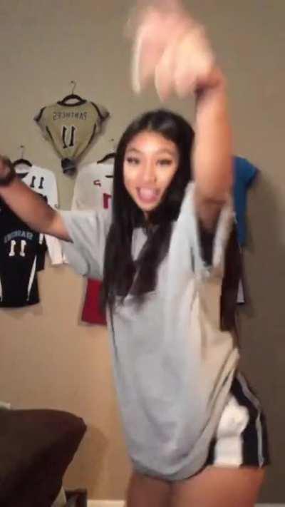 she knows how to shake ass