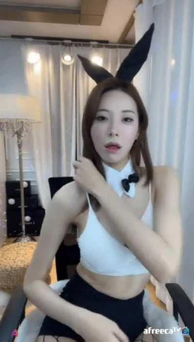 Beauty bunny girl nip slip