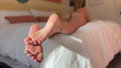 Want to massage my feet while I get all cozy? Then we could snuggle 🥰