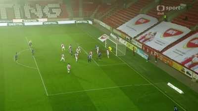 Funny FC Slavia Karlovy Vary (3rd division) corner kick strategy against SK Slavia Prague (national champion) in Czech national cup.