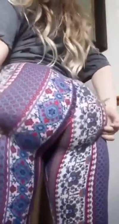 PAWG trying her new flare pants