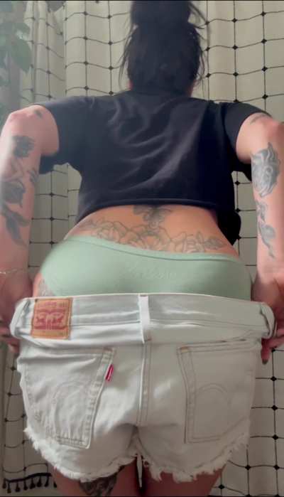 Revealing my panties today with a snap! 💚 I hope you like them