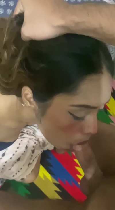 She's so beautiful 😍 Just using her mouth