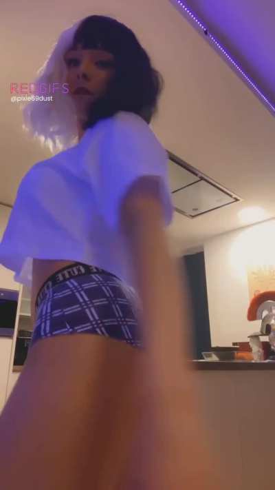 Straight guys who wants my dick pics drop a heart under