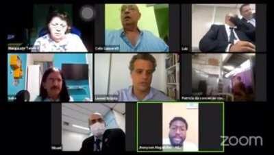 Casal faz sexo em reunião da Câmara do Rio sobre merenda escolar.