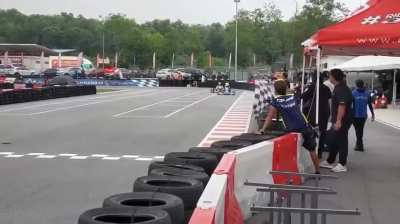 Here's my friend in a 4S race, neck completely gave up