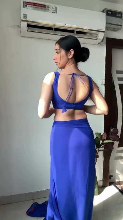 Tanya Mittal sexy saree drapping video (IG @tanyamittalofficial)