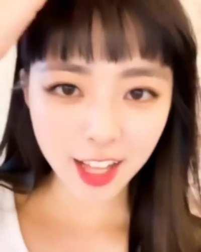 200710 ITZY Instagram Update with Yuna