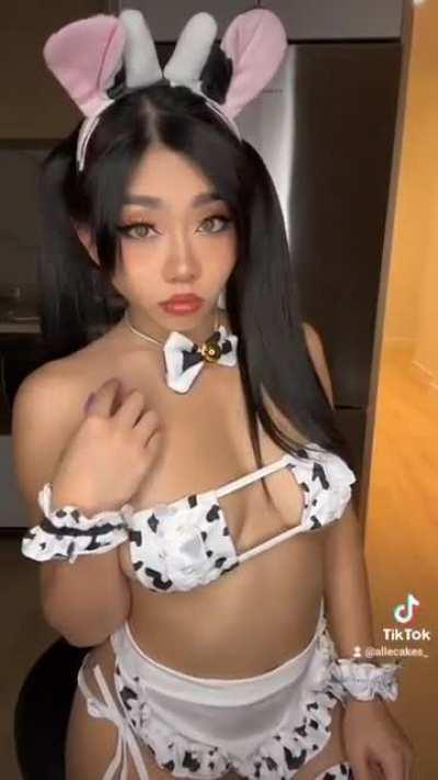 I don't know a better asian hucow...