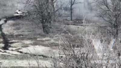 Russian tank firing at a Ukrainian soldier holding an anti-tank weapon from a few meters away
