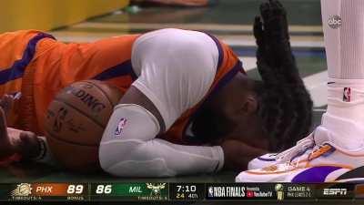 [Highlight] Crazy play ends with a Connaughton turnover and Crowder foul