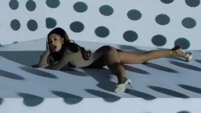 Yall are gonna wanna save this one! 4k edited 30 second gif , how long can u last