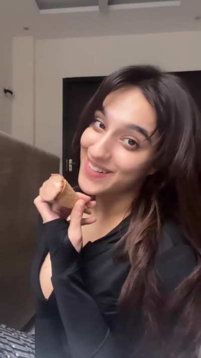 Noor Arora deepest cleavage Yet!