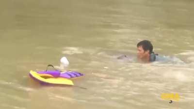 Man Saves Woman and her Dog Seconds Before Car Sinks