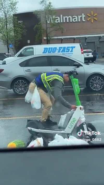 Just found this video on tiktok and it would be a sin if nobody posted it here