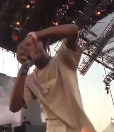 Travis performed ''Oh My Dis Side'' . 🔥🔥🔥