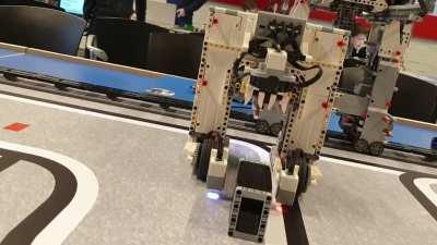 Me and u/thibauffffgg made this for a Lego Mindstirms group project.