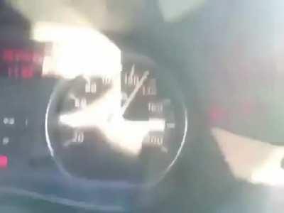 Трактор мчит под 140 км/час