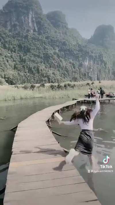 HMC while I take a tiktok video