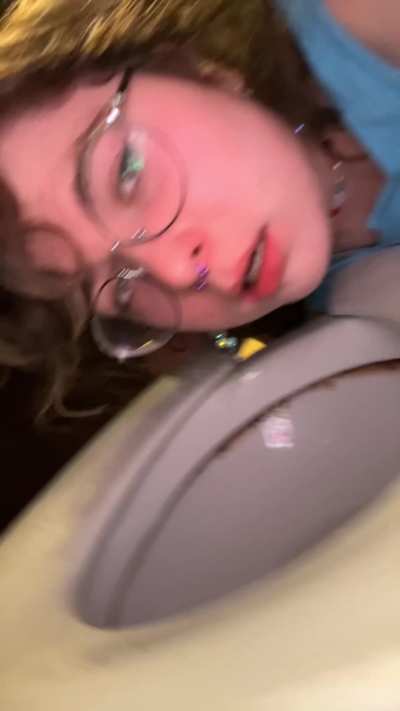 Cleaning my piss off a filthy public toilet <3