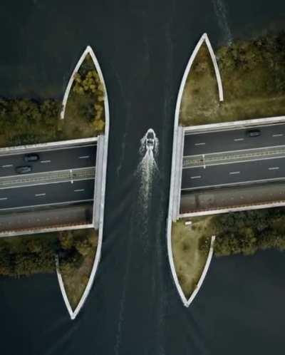 Кругом вода...