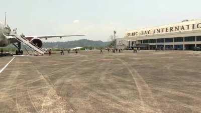Nothing to see here, just normal American tourists on vacation to the Philippines.